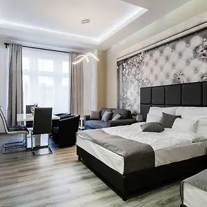 A Golden Star Modern Luxury And Budapeste
