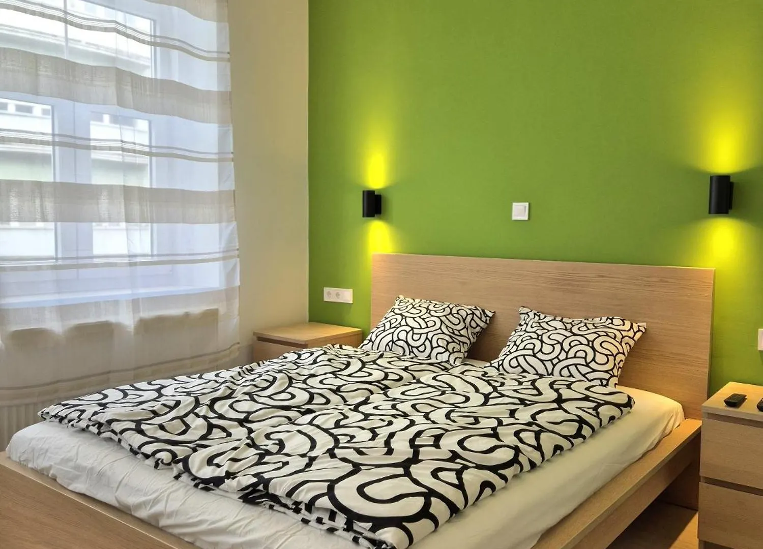 T13 Budapest Two-Bedroom Apartment 0*,