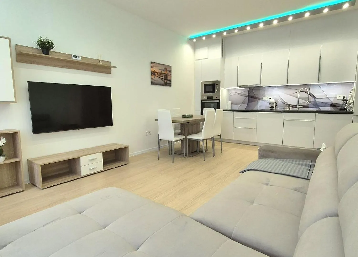 T13 Budapest Two-Bedroom Apartment Hungary