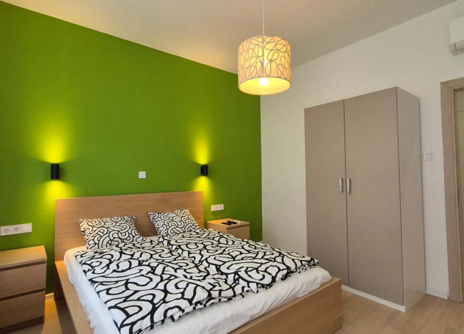 T13 Budapest Two-Bedroom Apartment 0*,